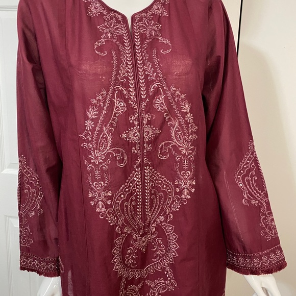 Dresses - Picture 1 of 4